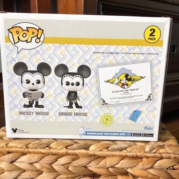 Funko Pop: Disney: D23 expo black & white Mickey & Minnie Mouse vinyl figures - Picture 3 of 4